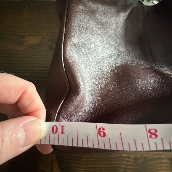 Rare Vintage Adrienne Vittadini Shoulder Bag in Dark Brown Textured Leather - Picture 13 of 16